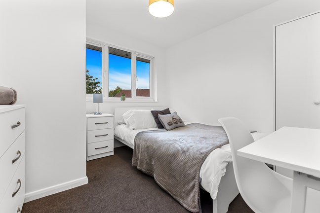 3 month Lease Take Over South Fields Main Photo