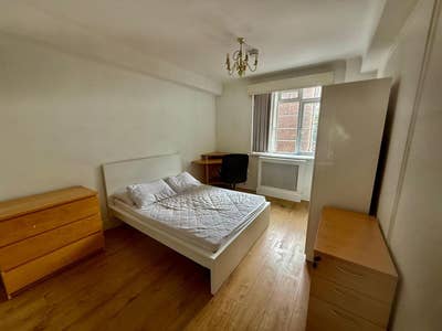 Amazing double room in luxury flat share Main Photo