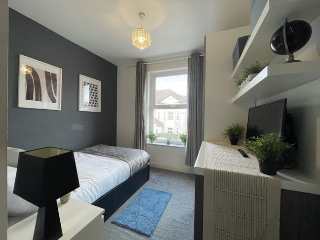 ☀️ Bright Double En-Suite, with Fridge - All Bills Main Photo