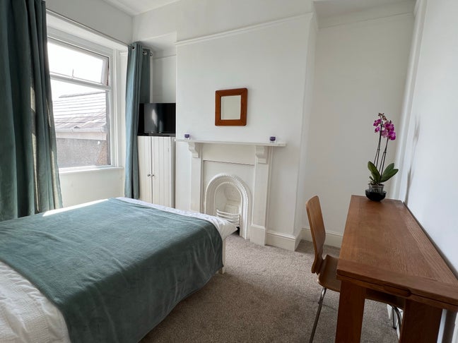 Double Room - Bills Included - Suit Working Person Main Photo