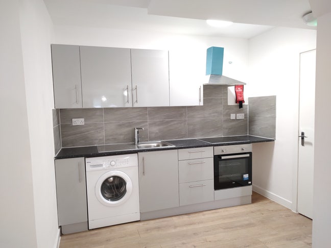 Modern refurbished Double room + ensuite Main Photo