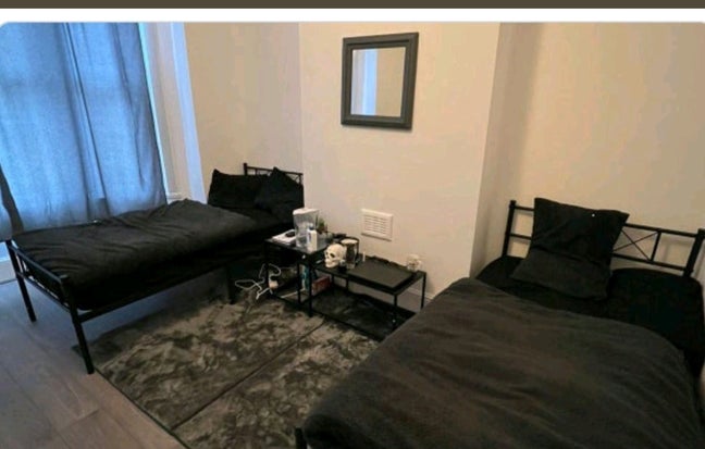 Bigg room for rent  Main Photo