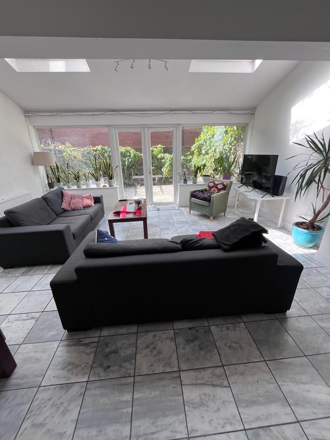 2 double rooms in a spacious mews house Main Photo