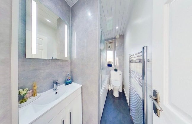 Double bedroom available Main Photo