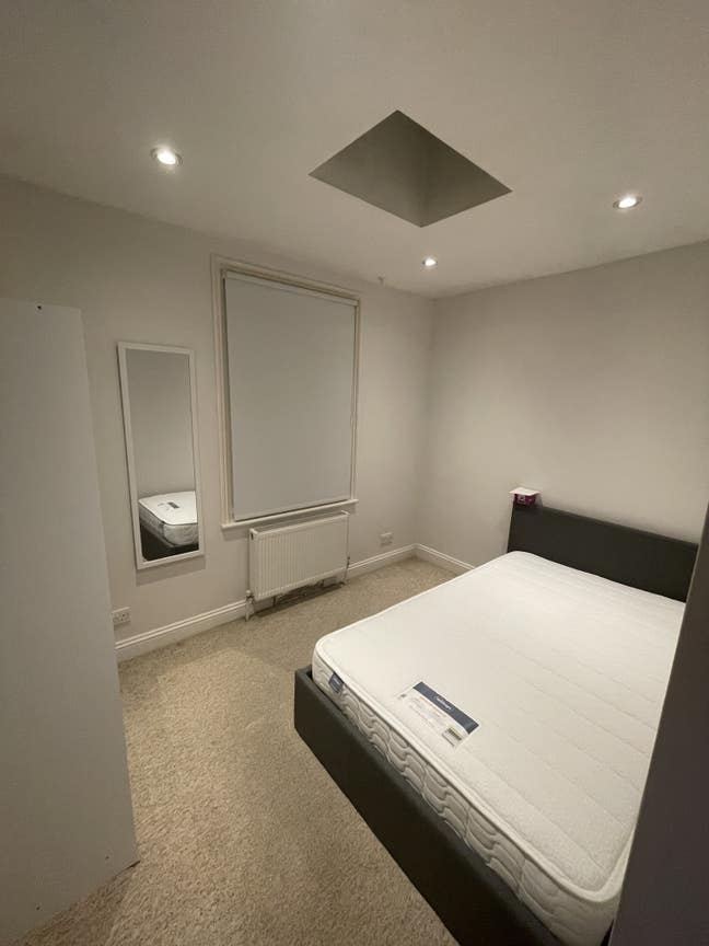 Small Double Bedroom  Main Photo