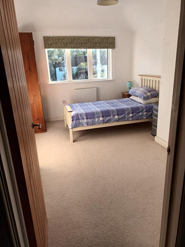Lovely room in quiet area, close to Guilford  Main Photo