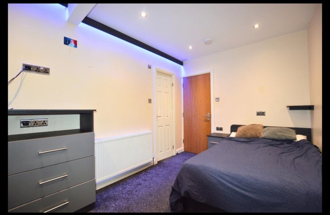 Hyde Park En Suite New Re-Furb 5 Star Room Main Photo