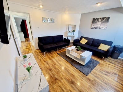 4 Rooms Available *All Bills Included* in shared A Main Photo