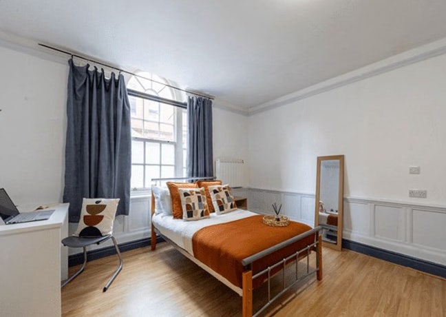 Affordable room in the city centre Main Photo