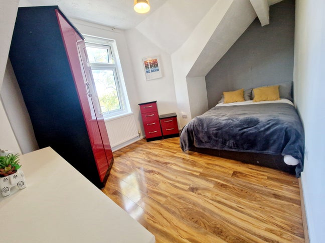 * Rooms Available*Prime Location*Bills included* Main Photo