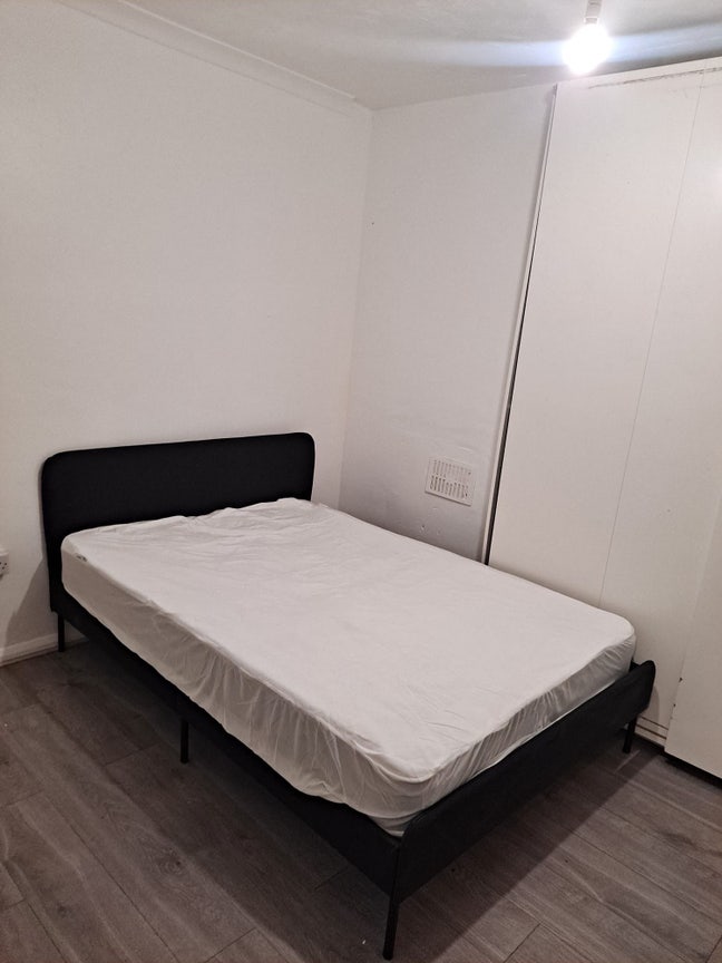 Ensuite Double Room - Chatham town centre  Main Photo