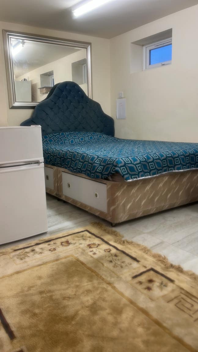 Loft Double bed-Shared house 3 mins to station Main Photo