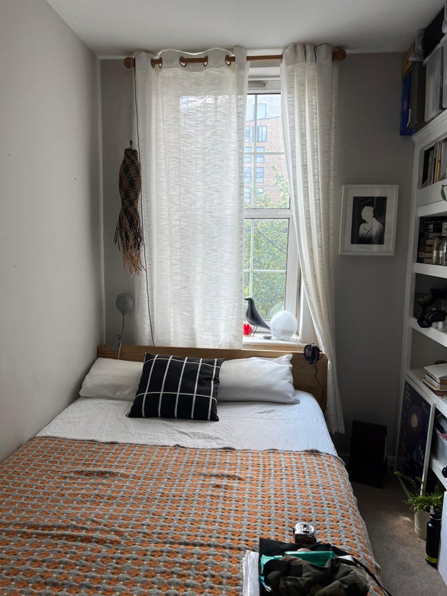 Bright double room in friendly LGBTQI+ flatshare Main Photo