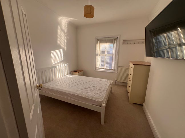 Room available in Branksome/ Parkstone area Main Photo