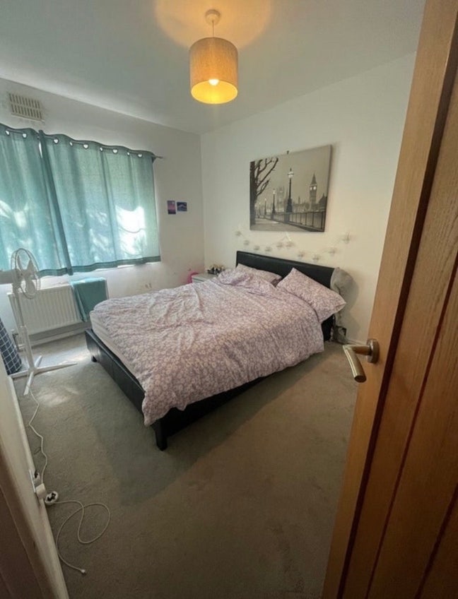 Furnished double room in friendly flat share  Main Photo