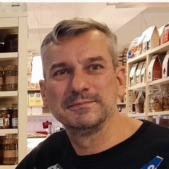 I am a professional male aged 49. I am lookin... Main Photo