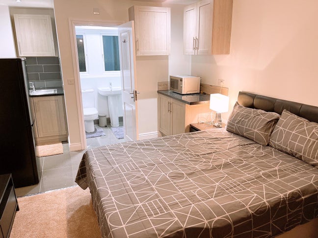 Large en-suite kitchenette room in Broughton  Main Photo