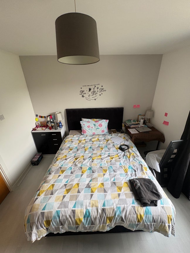 Double Bedroom with ensuite bathroom in G31 Main Photo