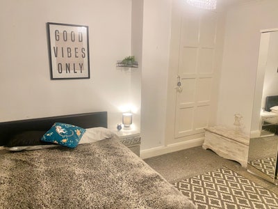*Large Double Room In friendly house share* Main Photo