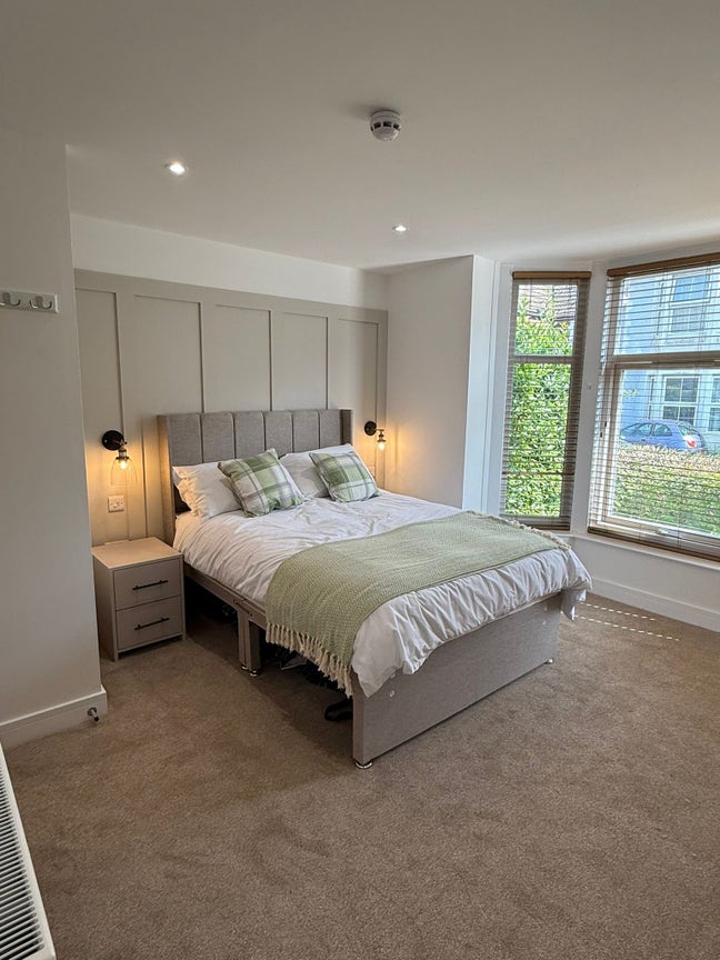 Luxury 7-Bed HMO with En-Suites - One room left! ✨ Main Photo