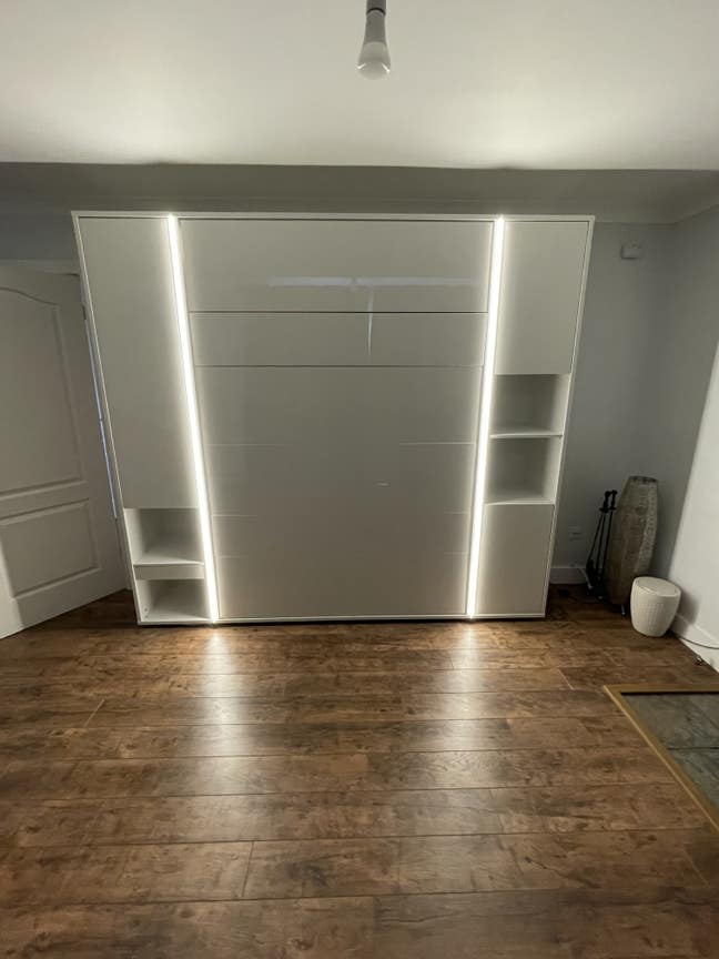 Stylish, modern, and homely living space - Ensuite Main Photo