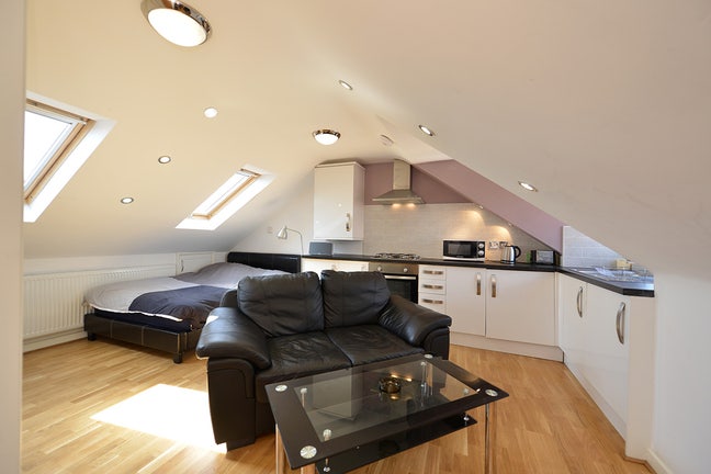 Studio Flat Ilford IG1 Main Photo