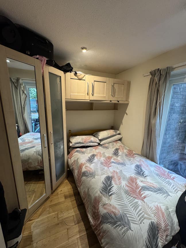 Room for rent in Southfields Main Photo