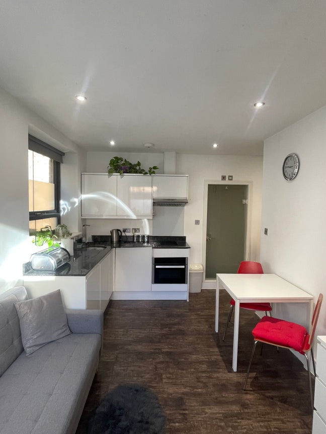  studio for rent all bills included! From October Main Photo