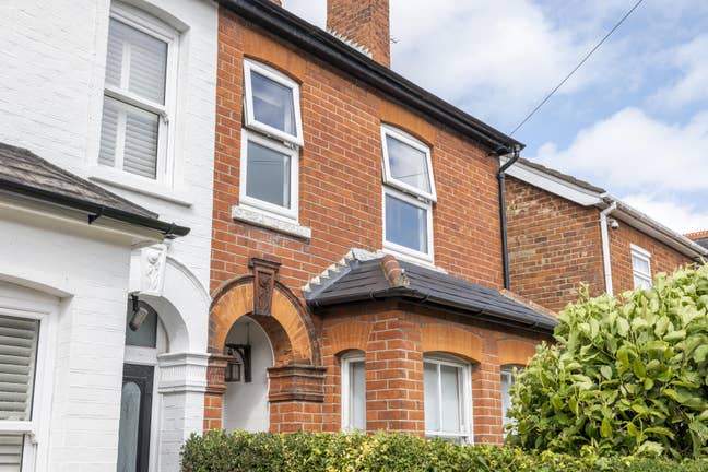 3 x Rooms in HMO in High View Rd, near Station Main Photo