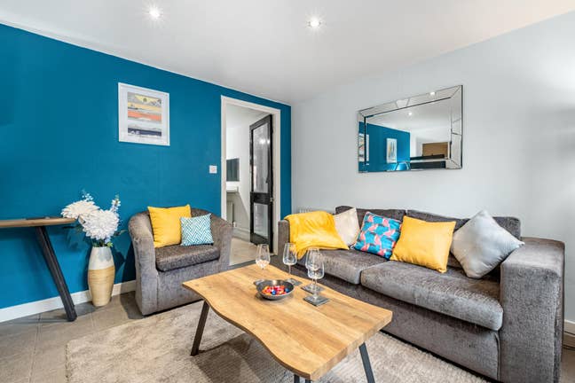 Great Location! 2 Bed Ground Floor Apartment Main Photo