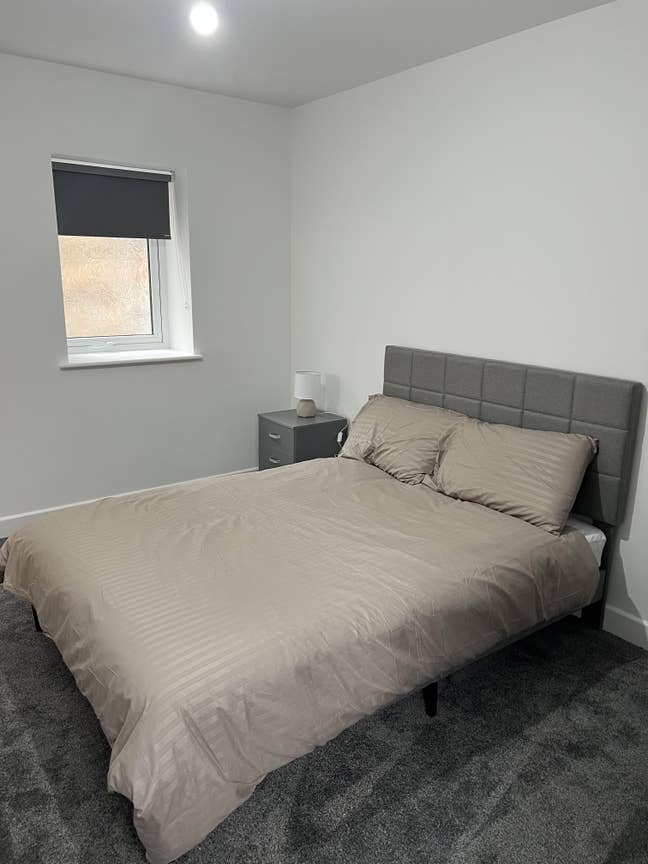 Town centre room to let Main Photo