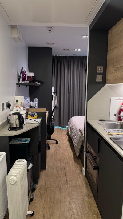 Student Studio to Rent Main Photo