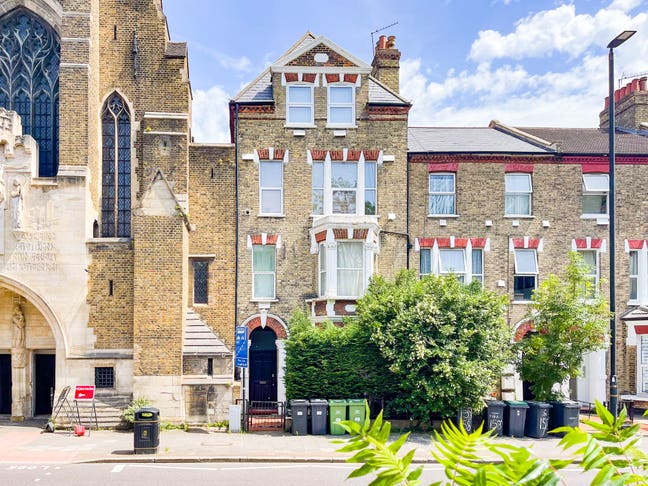 A recently renovated 2 double bedroom flat in N6 Main Photo