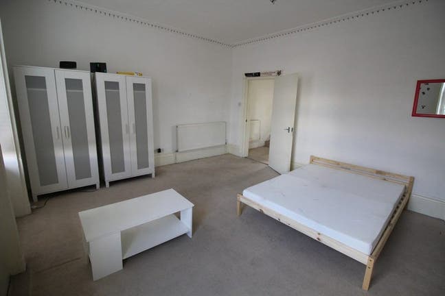 Rooms in Spacious 5-Bed Flat – Oval SW9 Main Photo