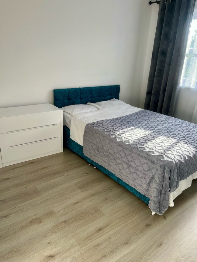 Bright Double Room in Clean, Quiet Flat – Female Main Photo