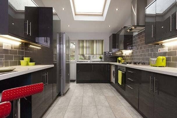 Modern Houseshare a 2 Minute Walk from Uon! Main Photo