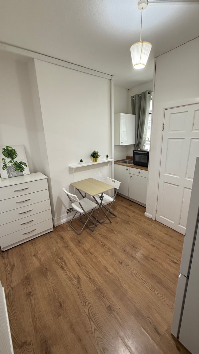*Super Cheap Studio in Neasden ÁRea  Main Photo