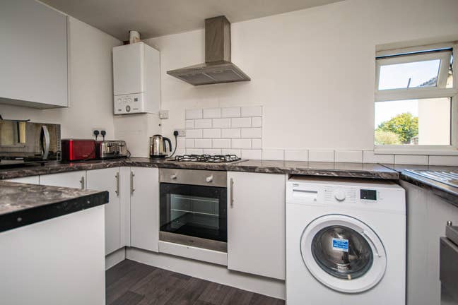 Modern Housesharea 2 Minute Walk from Qmc Main Photo