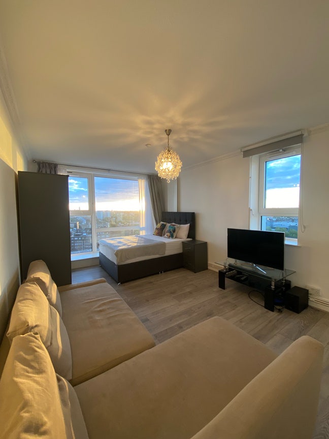 Room available in 17th floor  Main Photo