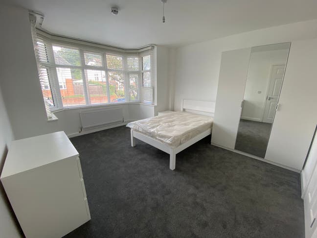 Close Airport & Town, Lovely Refurbished House Main Photo