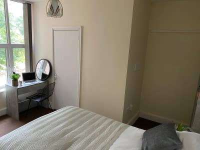 🚗 Ensuite Rooms + Parking | Walk to MRI Main Photo