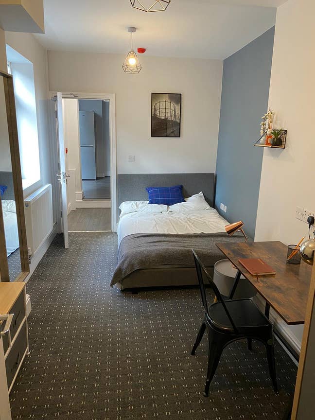 **Furnished En-Suite Room Available Mid October** Main Photo
