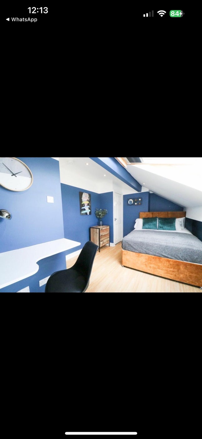 3 double bedrooms- close to university  Main Photo