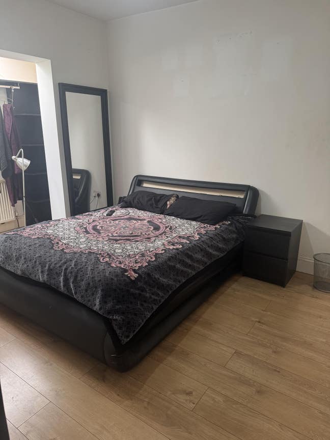 Ilford spacious Double room to let  Main Photo