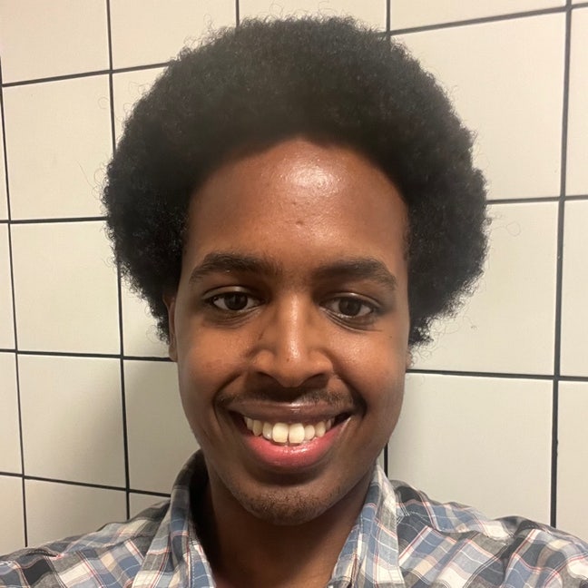 21 professional looking for room in birmingham  Main Photo