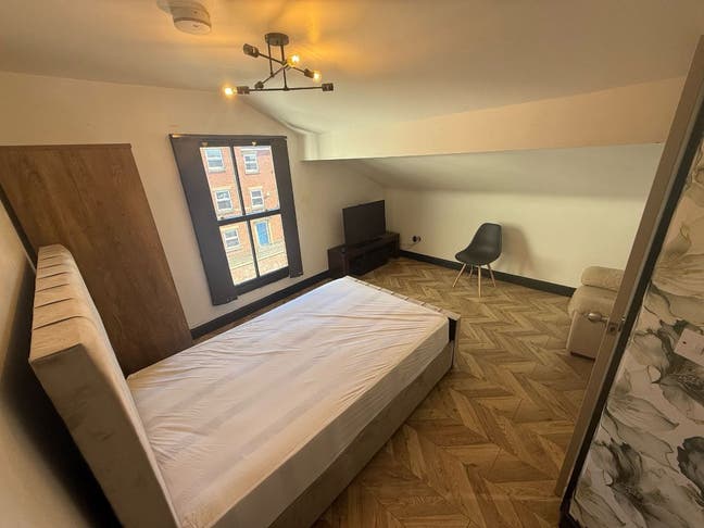 En-Suite | City Centre | by Train Station Main Photo