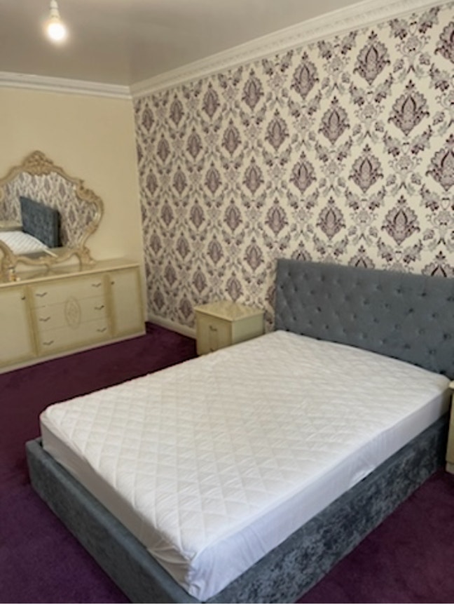 Room available in house share  Main Photo