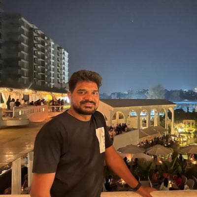 Professional Male seeks a single or double room Main Photo