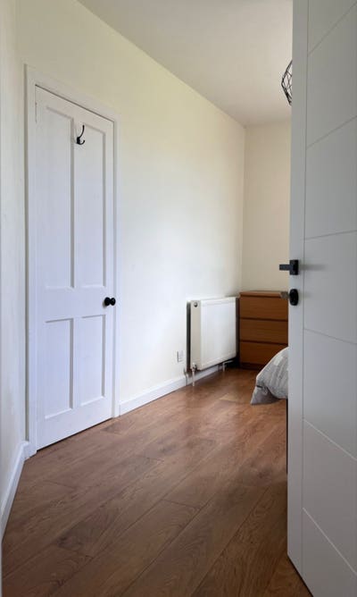 Room available in a three bedroom flat  Main Photo