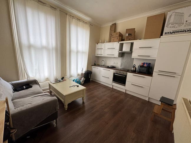 One bed flat, inc water rates and gch Main Photo